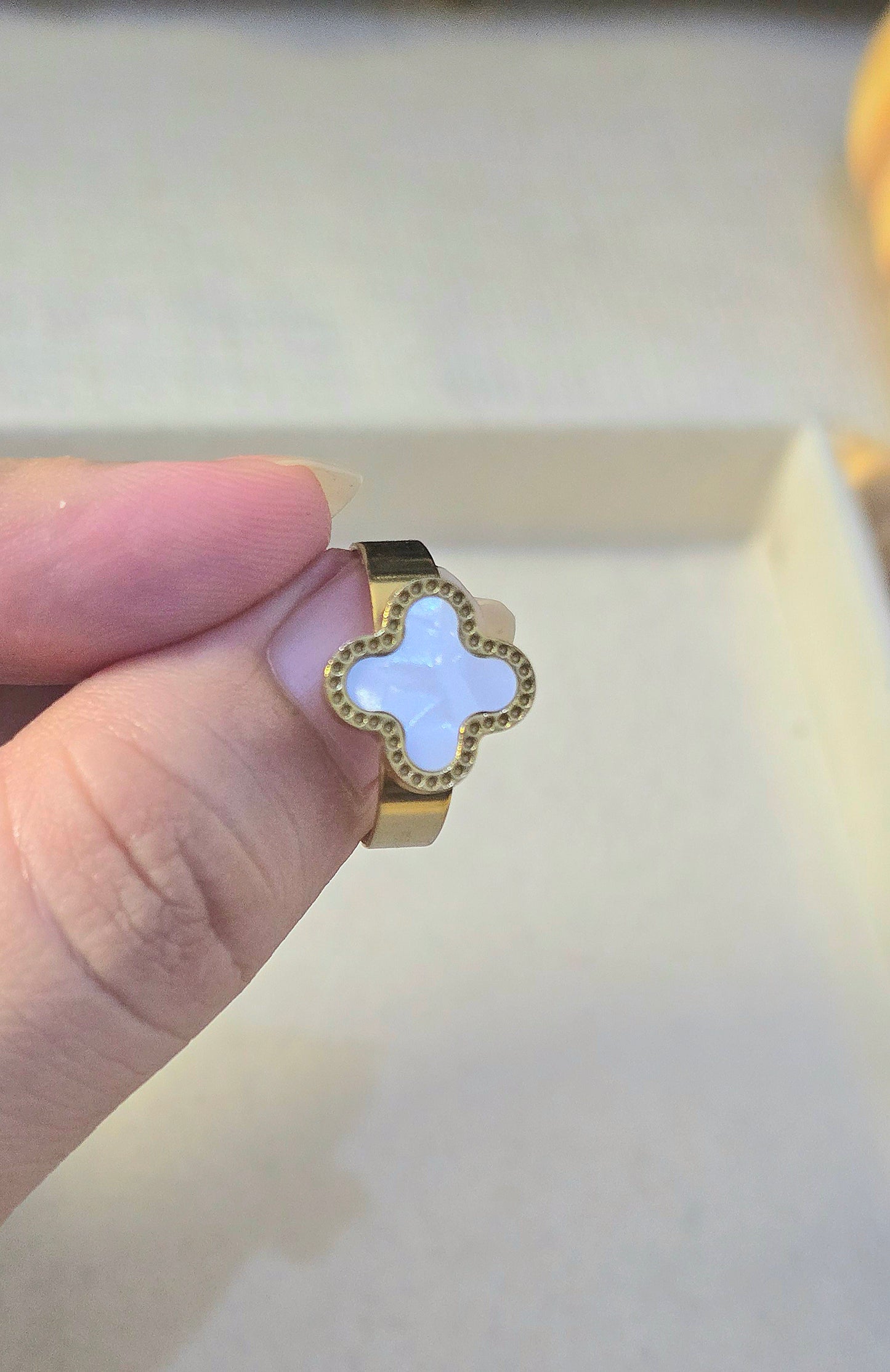 PEARLY ENAMEL CLOVER RING
