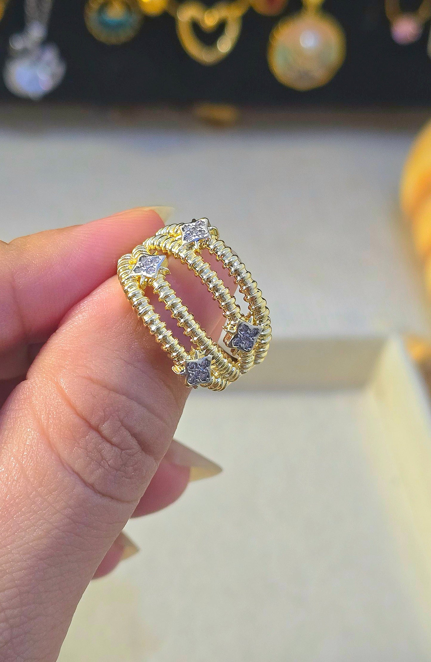 AURA GLOW GOLDEN RING