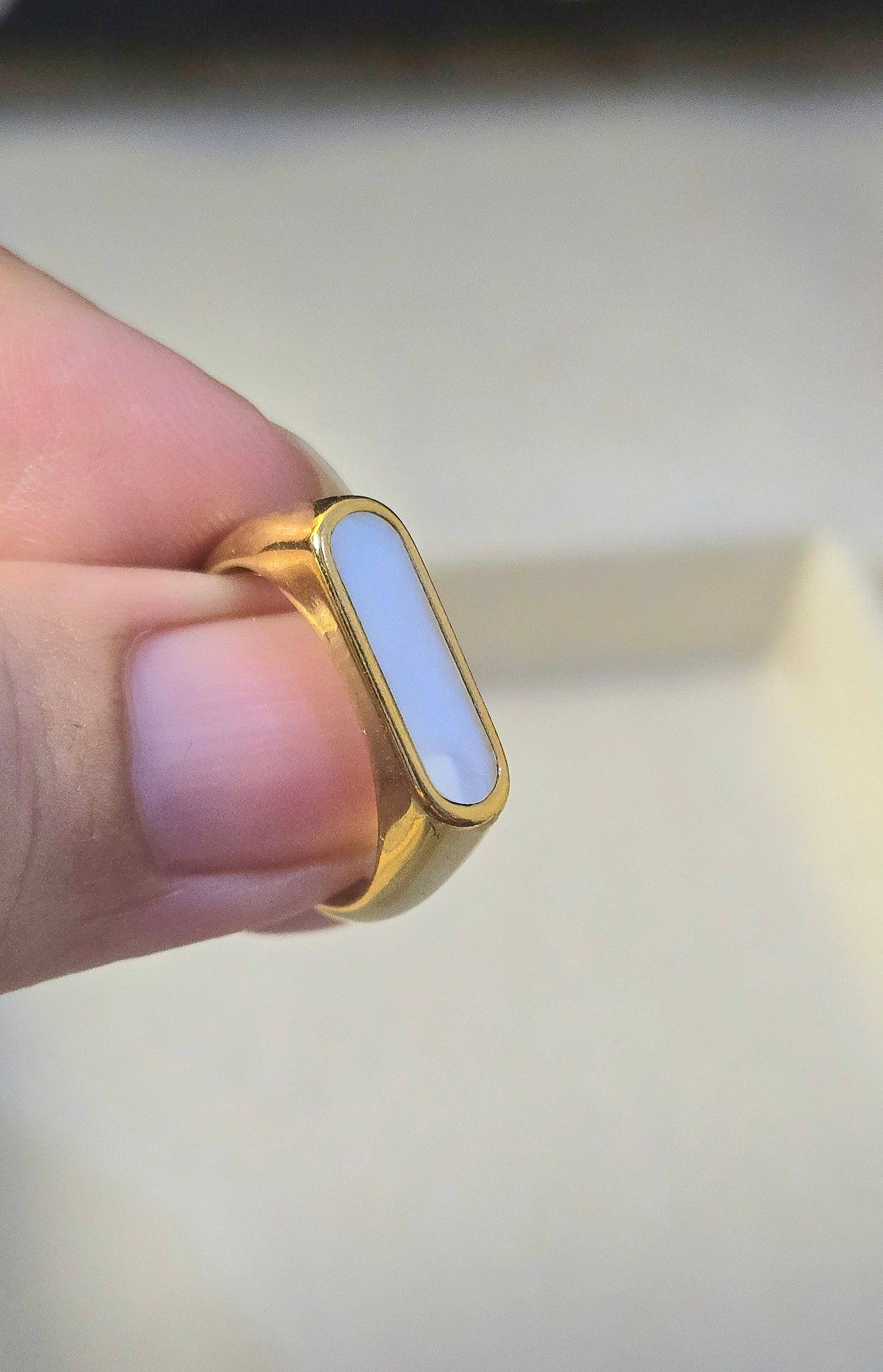 AURA WHITE PEARLY INLAY GOLDEN RING