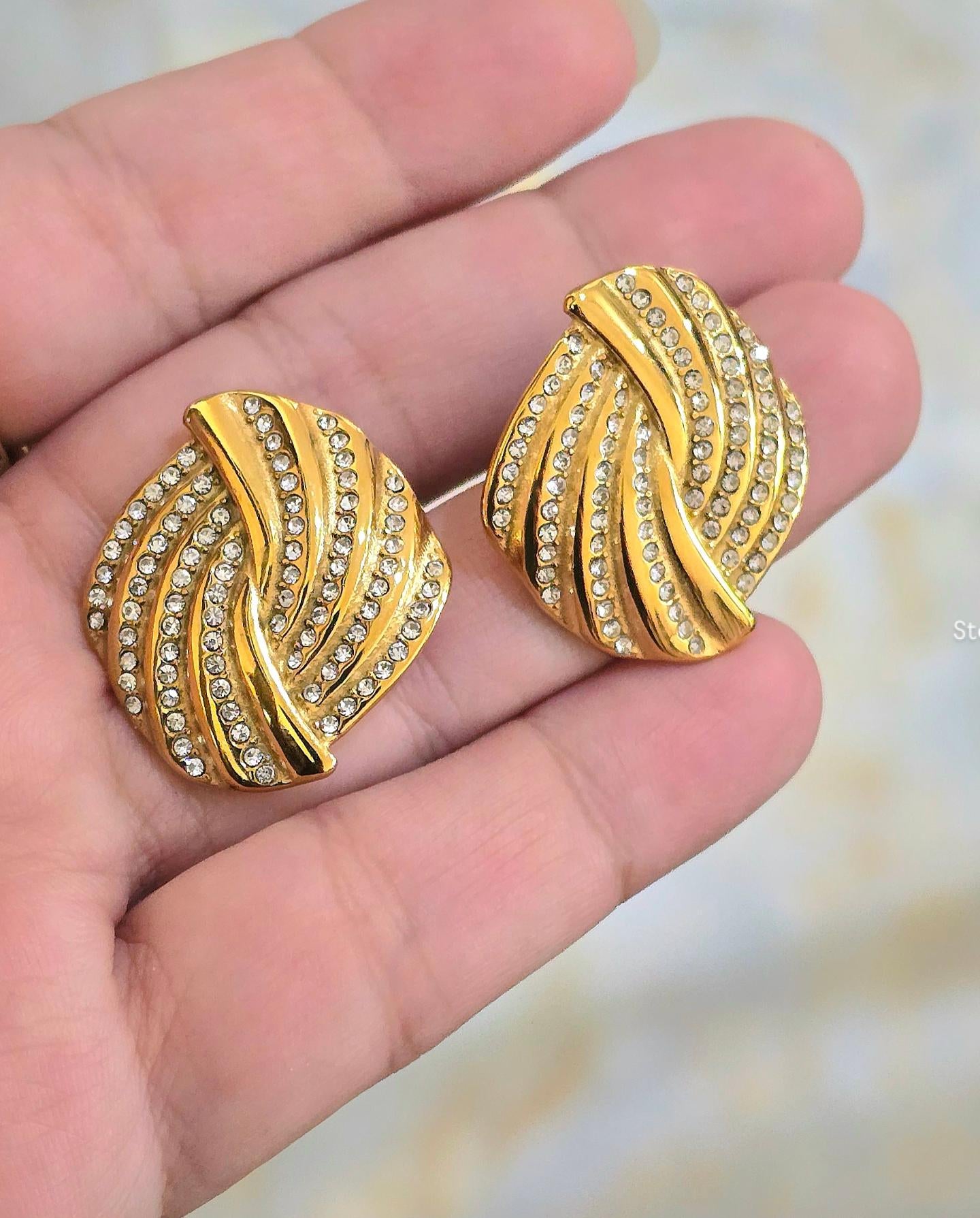 Gold tone Dome style Stud in 18K