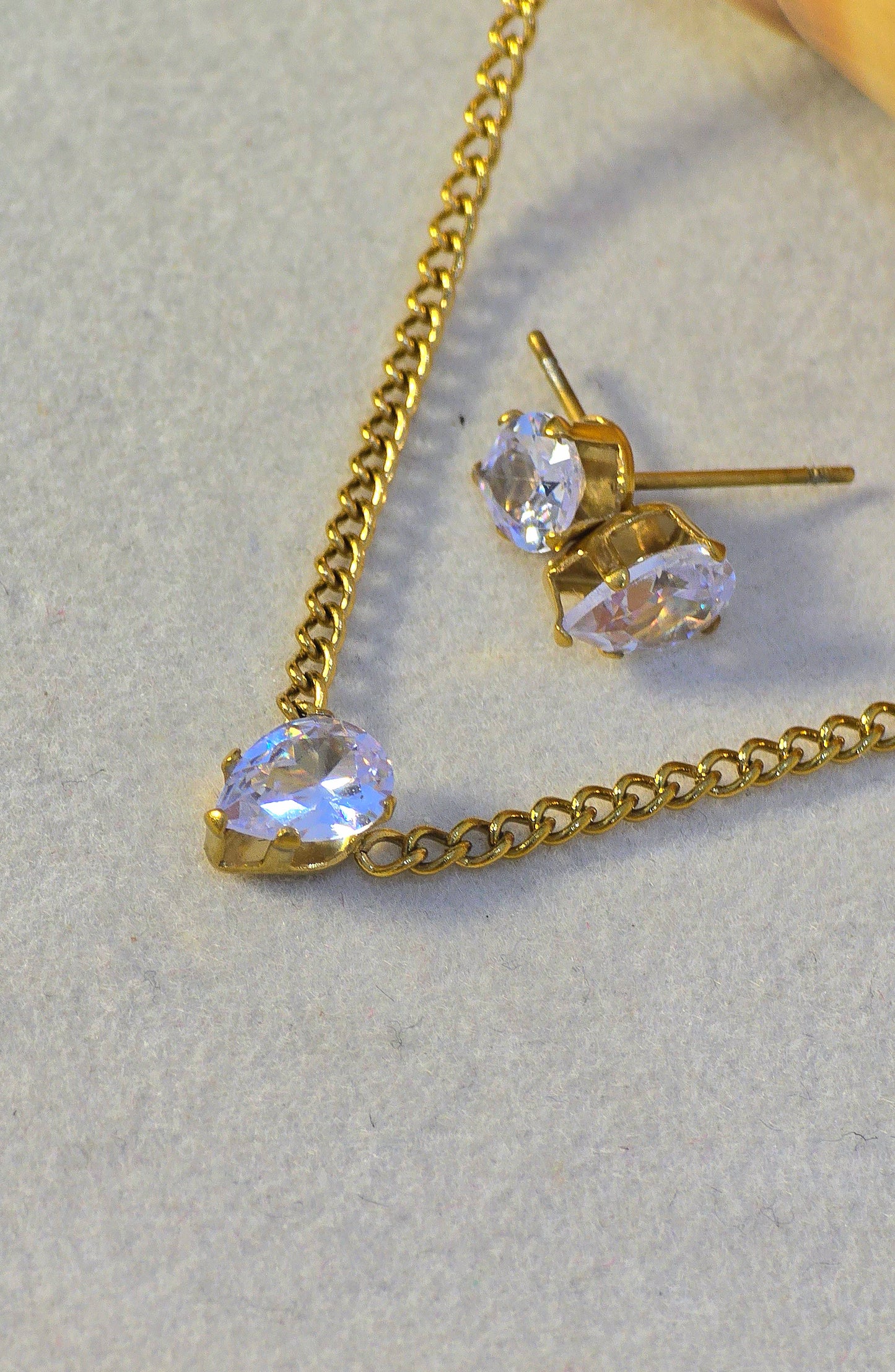 Stainless Steel Pear-Shaped Zircon Stone Necklace Set with Stud Earrings