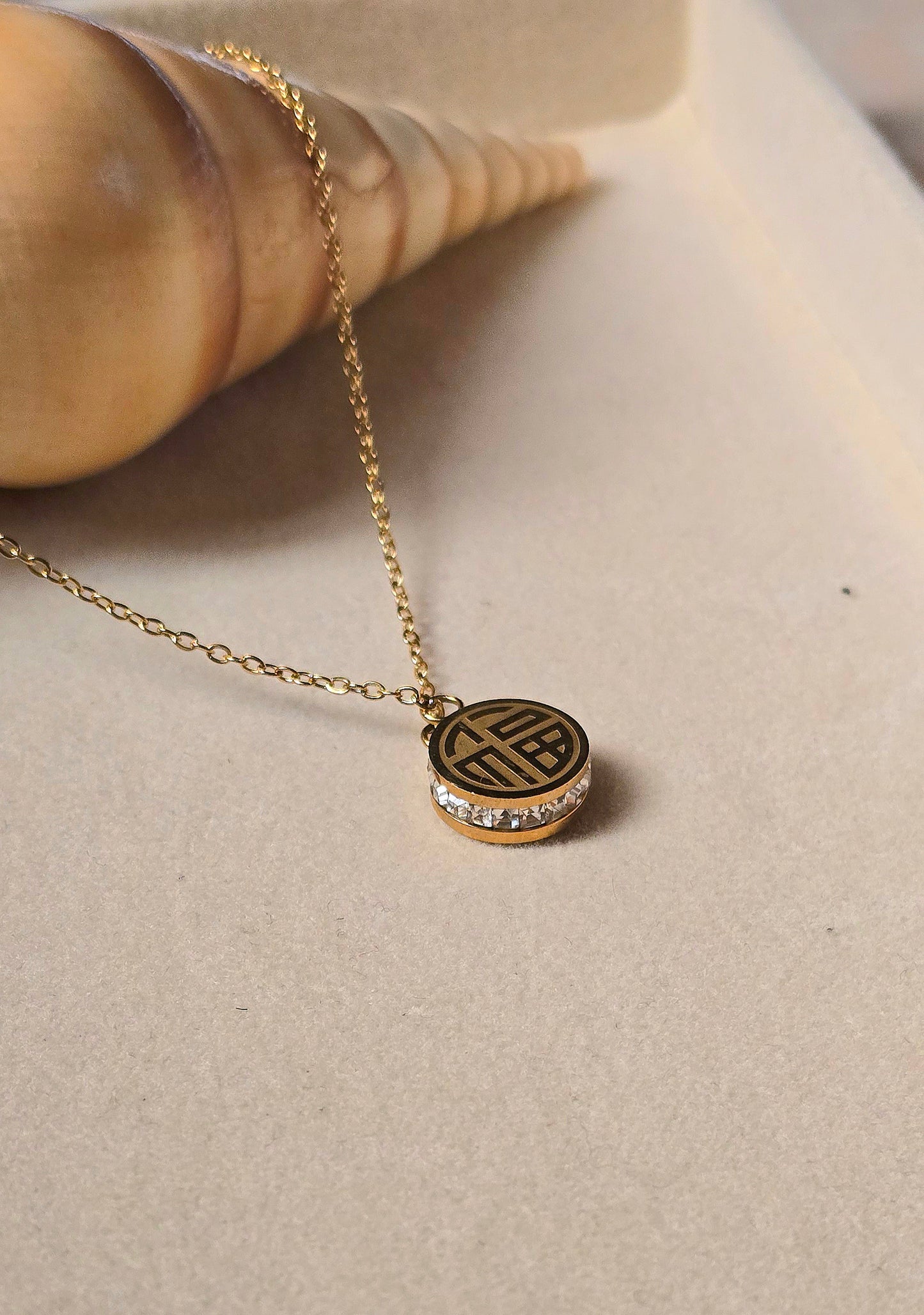 Vintage Emblem stone centred Pendant Necklace