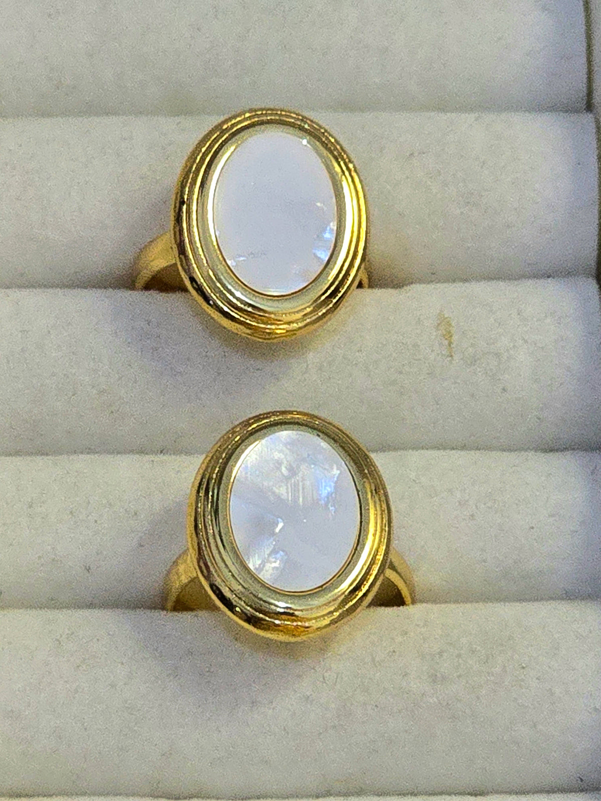 MOTHER OF PEARL ROUND STATEMENT ADJUSTABLE RING