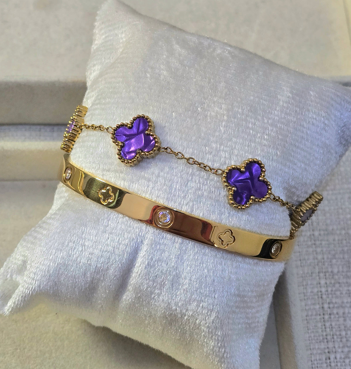ROYAL PURPLE CLOVER& DESIGNER STYLE HANDCUFF 18K GOLD PLATED