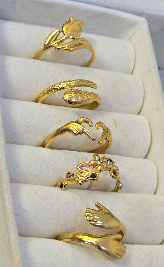THE SOLENE DELICATE GOLDEN STAINLESS STEEL  ADJUSTABLE RING