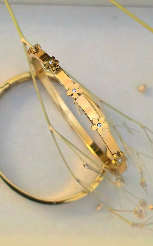 Stainless Steel 4-Petal Flower Charm Handcuff Bangle