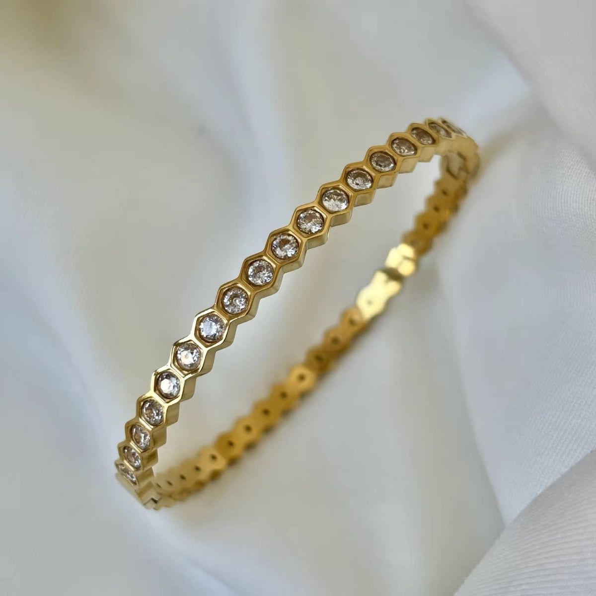 HONEYCOMB TEXTURED ZIRCOON LINKED HANDCUFF