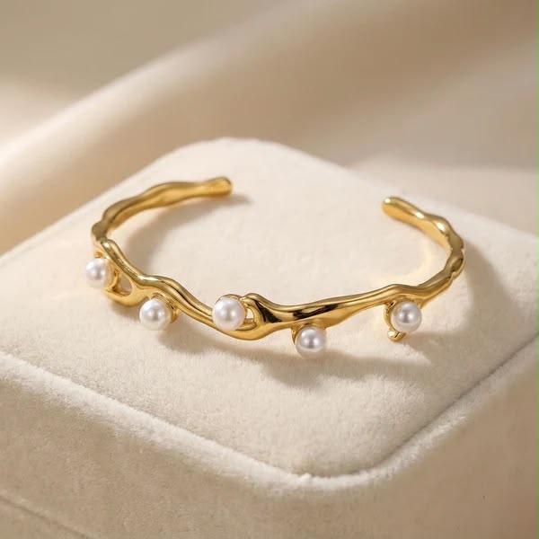 PEARL OPEN HANDCUFF 18K GOLD PLATED