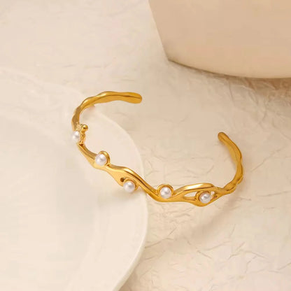 PEARL OPEN HANDCUFF 18K GOLD PLATED