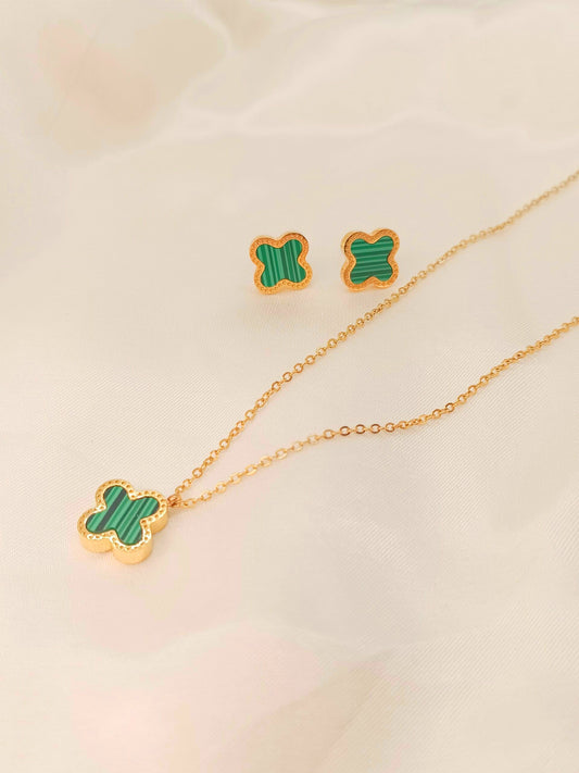 GREEN PATTERNED CLOVER NECKLACE SET IN STAINLESS STEEL