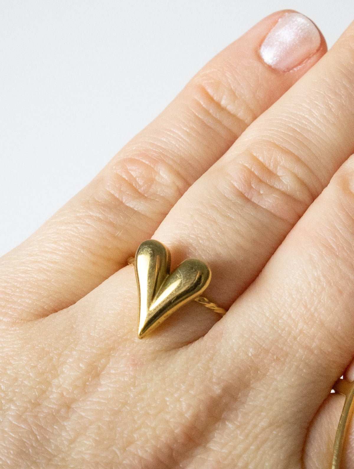 AURA HEART SCULPTED RING