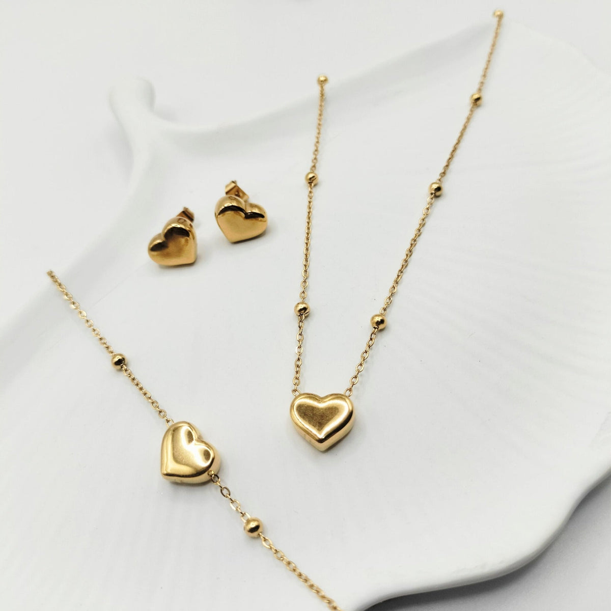 DELICATE GOLD HEART STATION NECKLACE SET