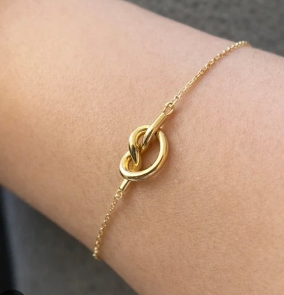 DAINTY LOVE KNOT STAINLESS STEEL BRACELET