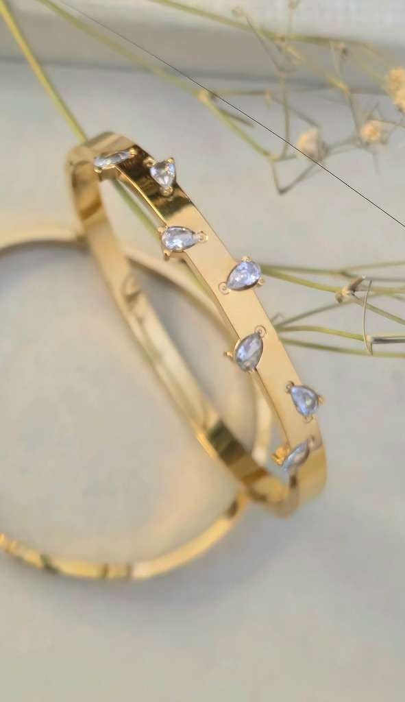 Stainless Steel Flat Handcuff with Teardrop Stones