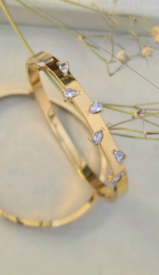 Pear Shaped stone alignment stainless steel 18k handcuff
