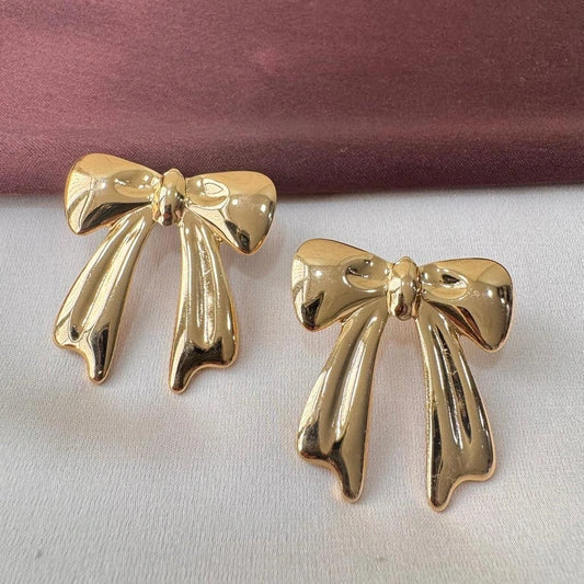 CHUNKY GOLD BOW STUDS