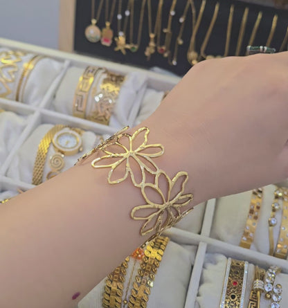 THE AURELIA FLORAL LACE GOLDEN ADJUSTABLE HANDCUFF