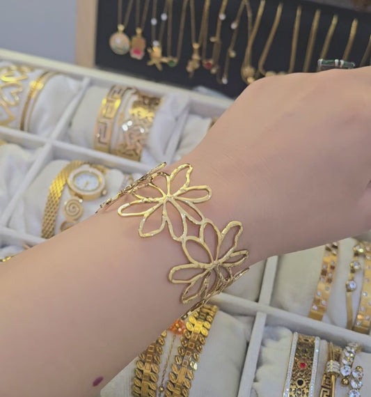 THE AURELIA FLORAL LACE GOLDEN ADJUSTABLE HANDCUFF